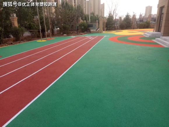 混合型塑膠跑道新國標(biāo)與塑膠場地預(yù)制型跑道卷材的解析
